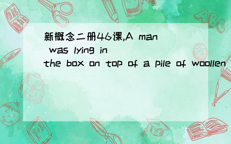 新概念二册46课,A man was lying in the box on top of a pile of woollen goods.此句中请解释on top of可以用on the top of